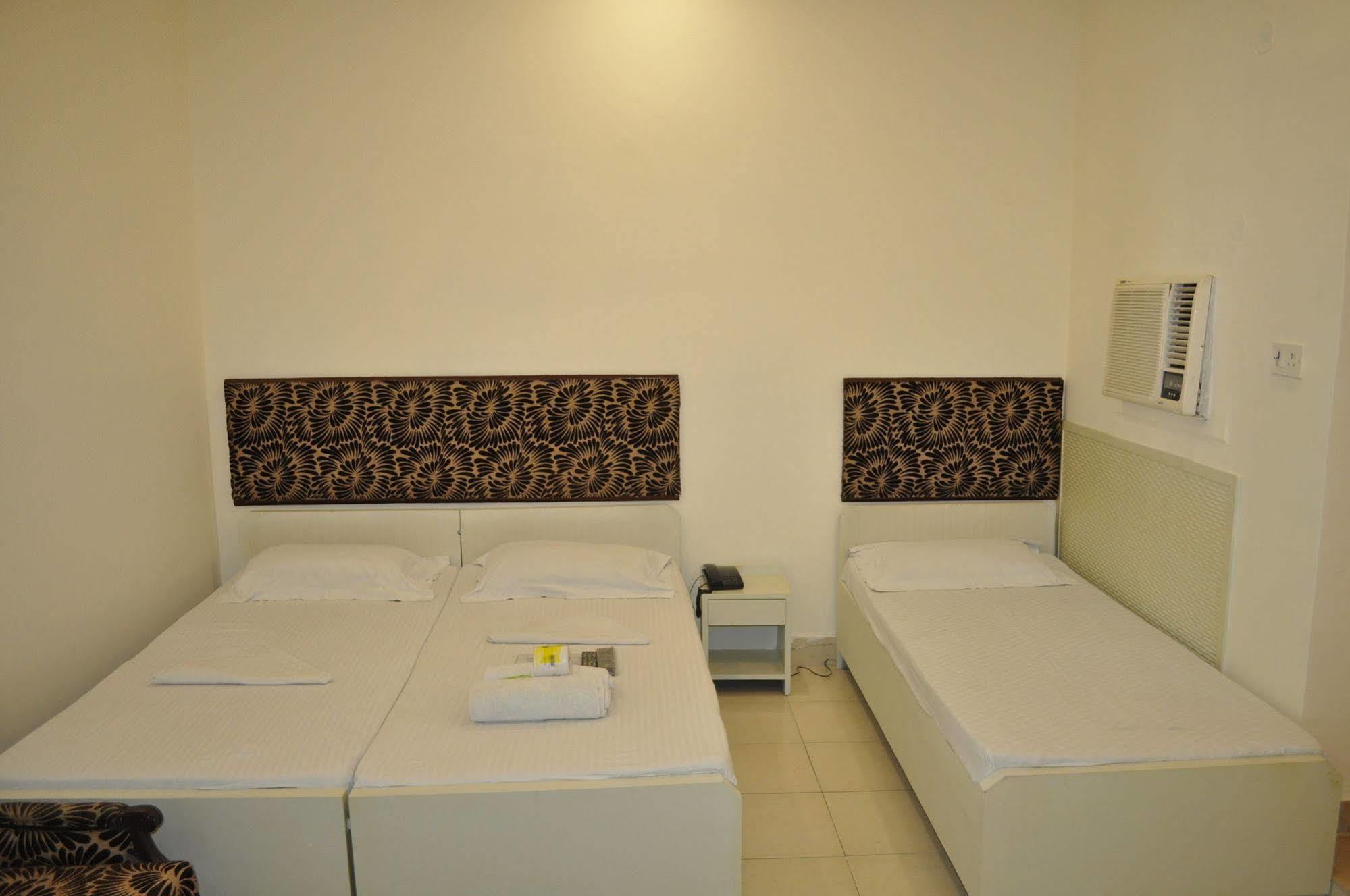 Hotel Kabli New Delhi Eksteriør bilde