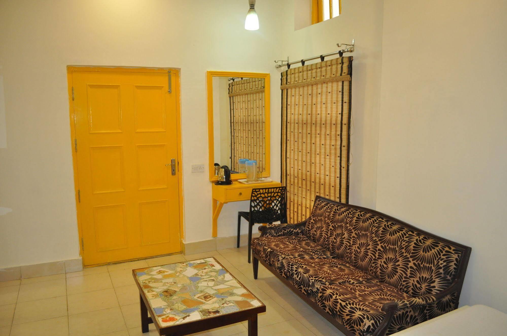 Hotel Kabli New Delhi Eksteriør bilde