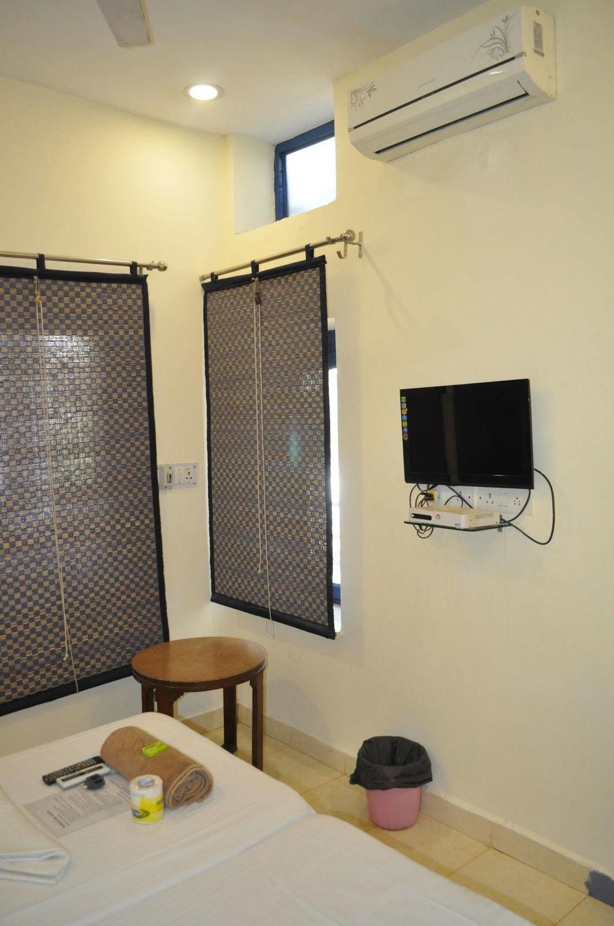 Hotel Kabli New Delhi Eksteriør bilde